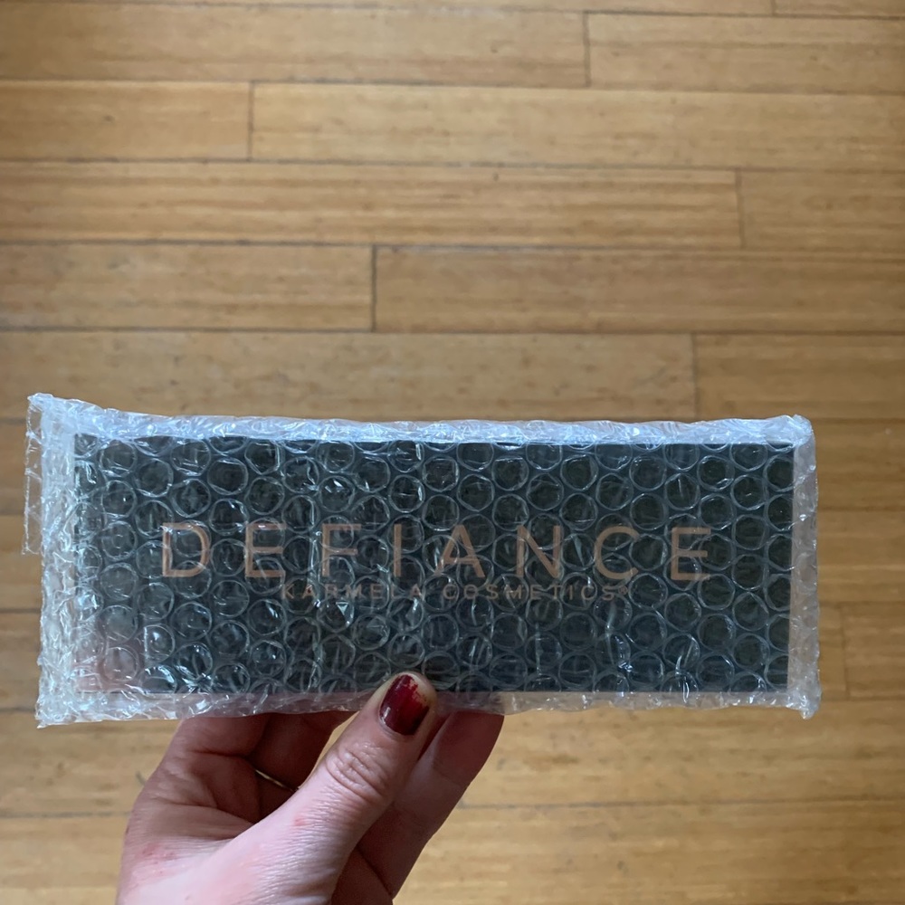 Defiance Eyeshadow Pallet - Picture 3 of 4